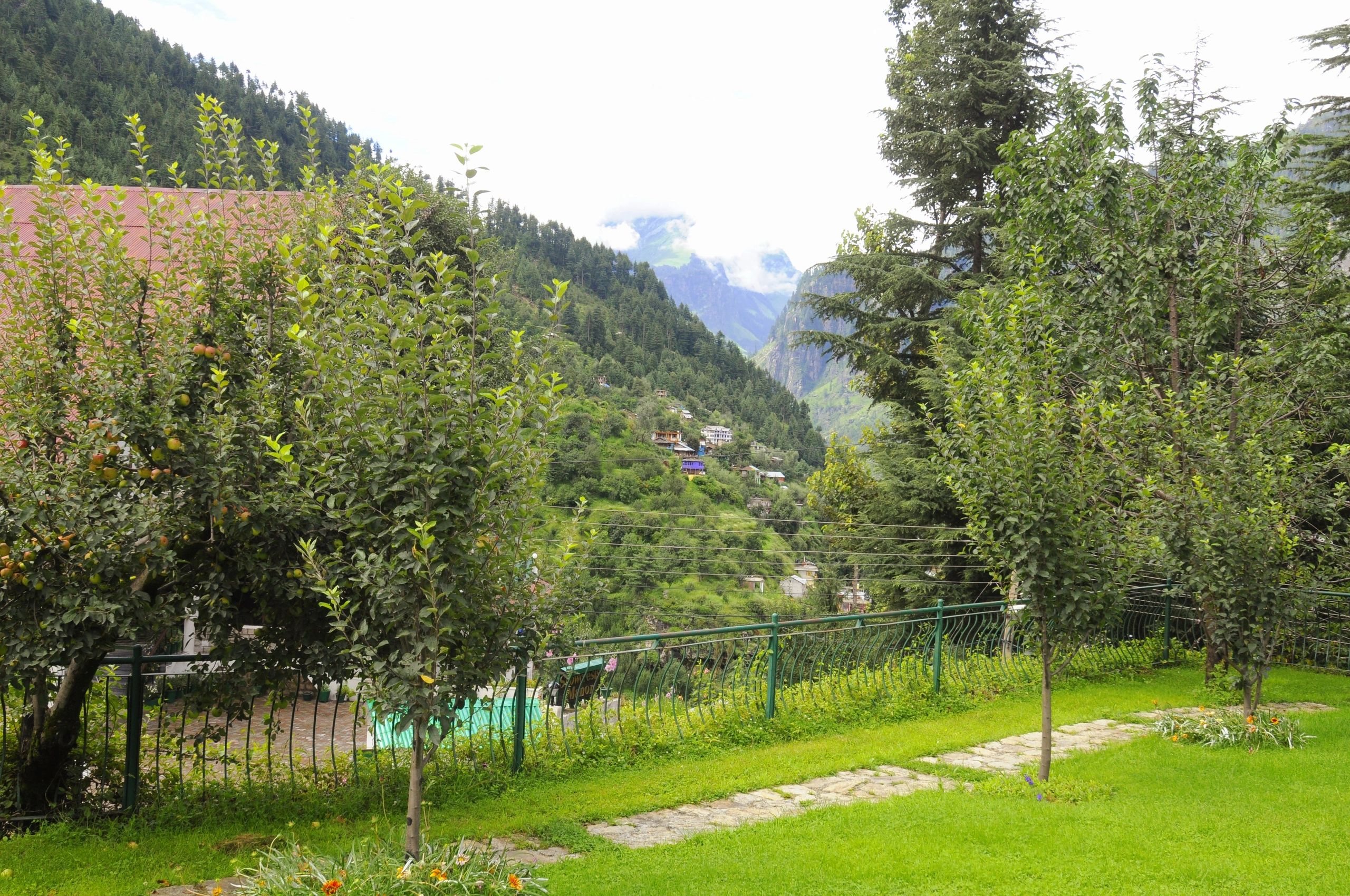 Premium hill-stay setting with scenic mountain surroundings